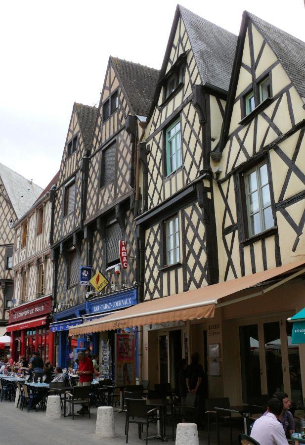 Le Tigre - Appartement Centre-Ville Au Calme, Parking Prive Bourges Esterno foto